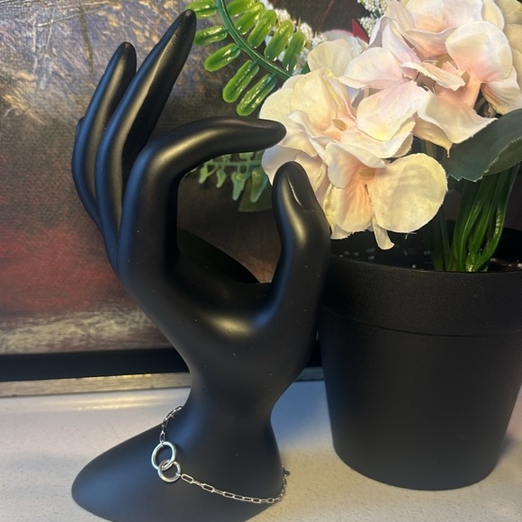 925 Sterling Silver Dainty Chain Bracelet with Interlocking Circles - Picture 1 of 6